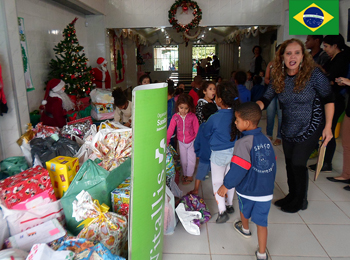 Vitallis Sanitas Solidarity Party Children group at Christmas